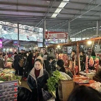 肉價全面偏低,，肉類消費(fèi)欲望大增，這個春節(jié)豬肉檔口不再“斤斤計較”